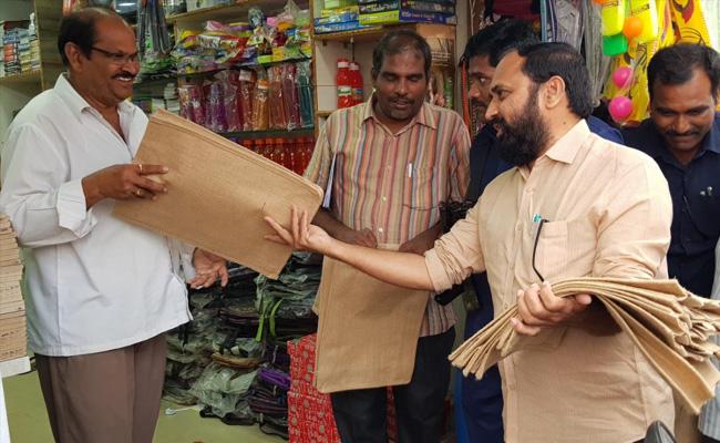 mla rk distributes jute bags in mangalagiri
