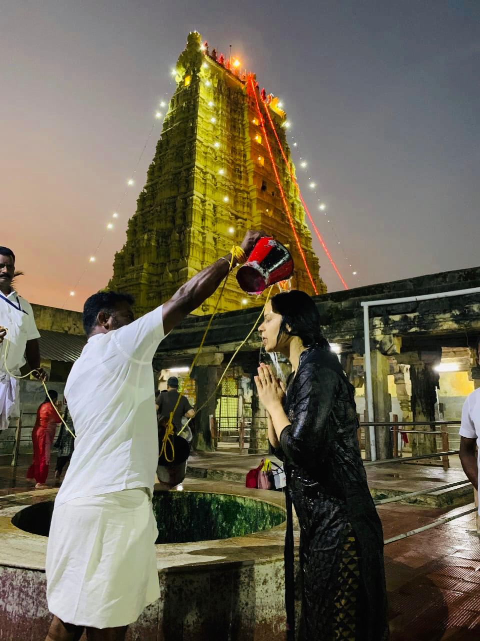 Kangana Ranaut Visits Rameshwaram Temple 