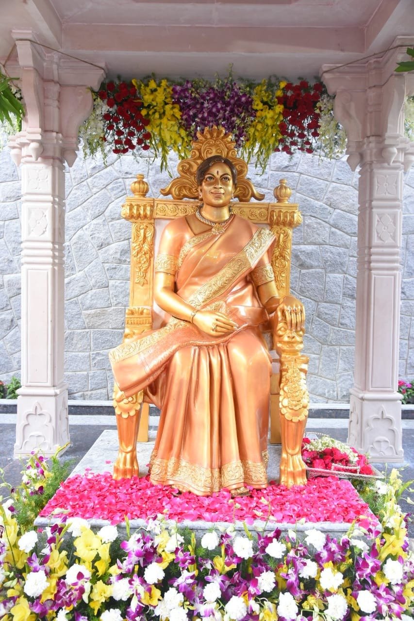 Vijaya Nirmala Statue unveiled 