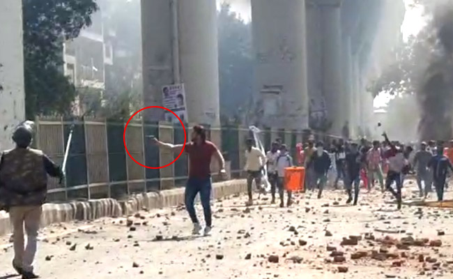 delhi clash
