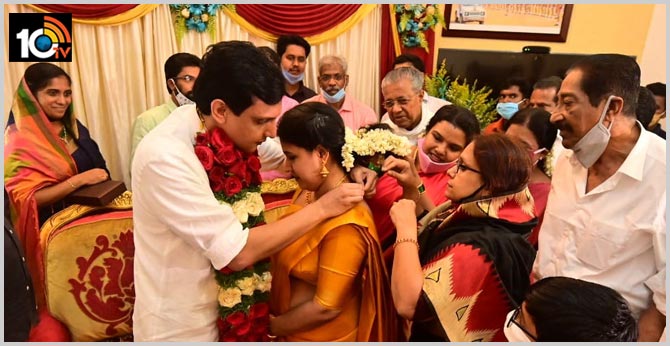 https://10tv.in/national/kerala-chief-ministers-daughter-weds-simple-ceremony-3968-69374.html