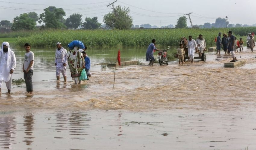https://10tv.in/telangana/villages-affected-as-causeways-drown-due-to-flash-floods-254087.html
