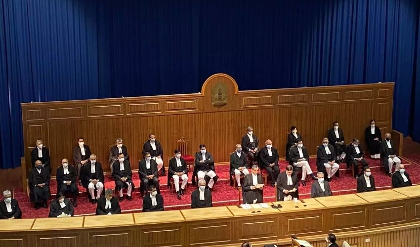 https://10tv.in/national/for-first-time-9-supreme-court-judges-take-oath-in-one-269678.html