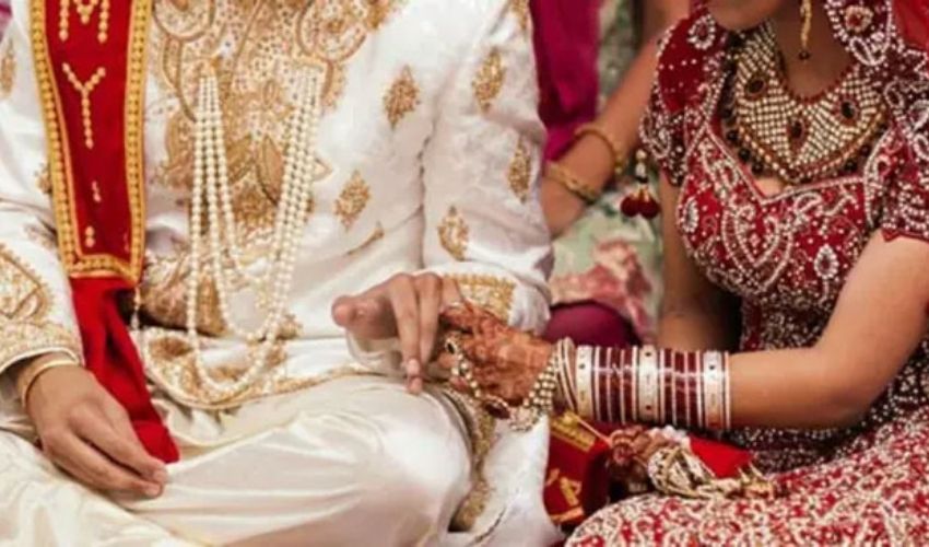 Inter Caste Marriage : కులాంతర వివాహం చేసుకుని ఆరు నెలల తర్వాత ఇంటికెళ్తే…