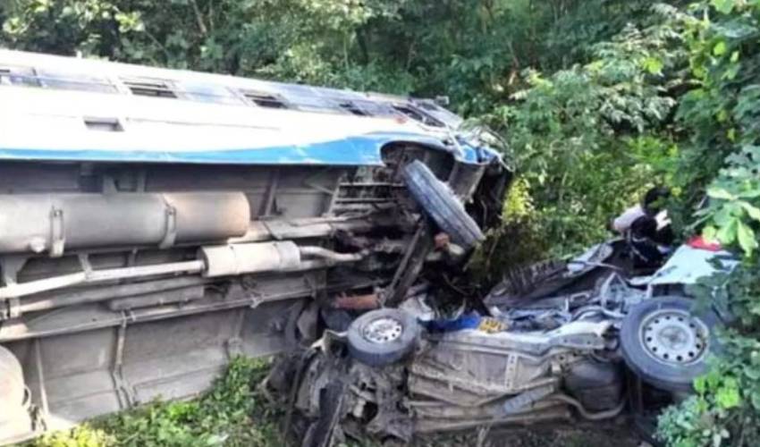 https://10tv.in/telangana/a-bus-plunges-into-a-valley-in-the-peddapalli-district-287171.html
