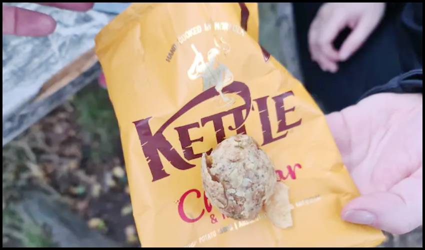 KETTLE Chips : చిప్స్ ప్యాకెట్లో ‘ఆలుగడ్డ’.. కస్టమర్ షాక్!