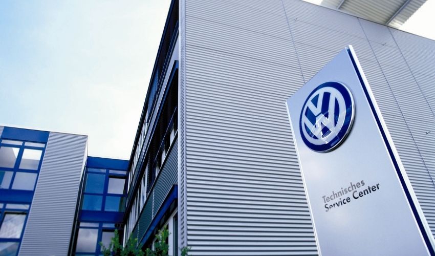 Volkswagen :  వోక్స్‌వాగన్ సంచలన నిర్ణయం..30వేల మంది ఉద్యోగులు తొలగింపు!