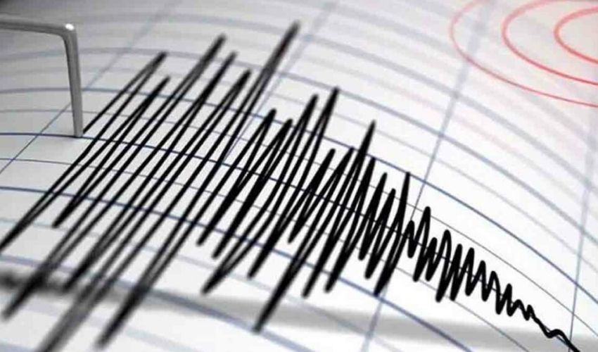 Earthquake: చిత్తూరు జిల్లాలో భూప్రకంపనలు.. భూమిలోంచి భారీ శబ్ధాలు | Earthquake at Ramakuppam Mandal in Chittoor District