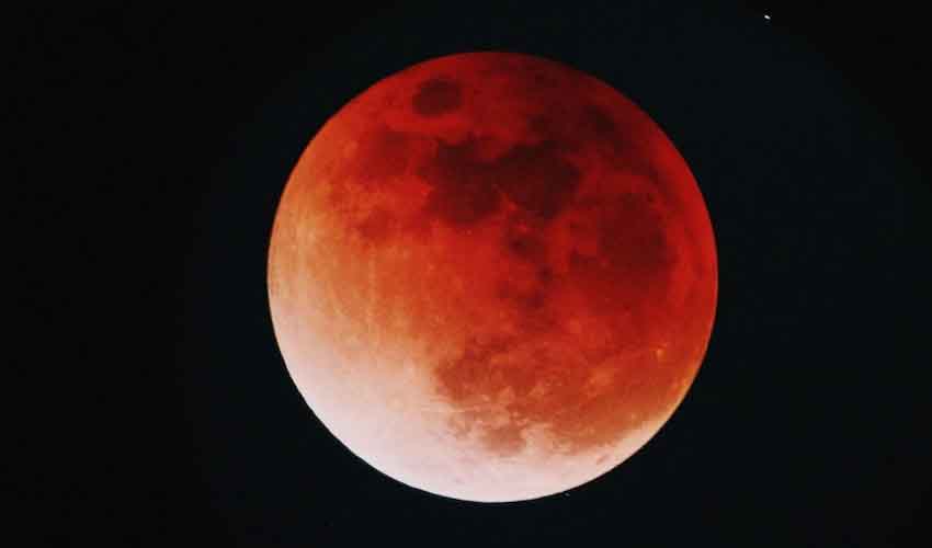 Lunar Eclipse : 19న అకాశంలో అద్భుతం.. ఈ శతాబ్దంలోనే అత్యంత సుదీర్ఘమైన చంద్రగ్రహణం