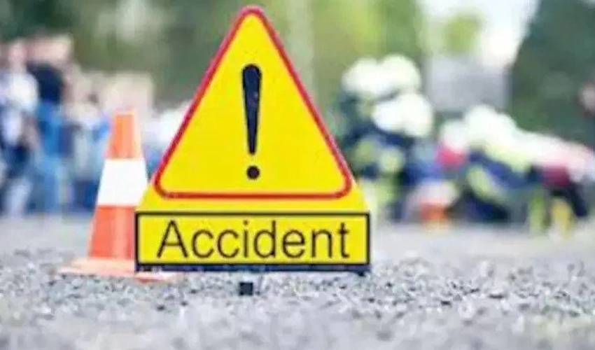 Nagarkurnool : ఘోర రోడ్డు ప్రమాదం.. ఆరుగురికి తీవ్ర గాయాలు | two cars dash in nagarkurnool district six members injured