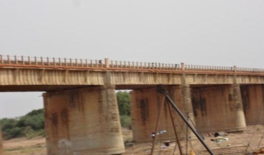 Penna River Bridge : కుంగిన పెన్నా నది బ్రిడ్జి..రాకపోకలు నిలిపివేత