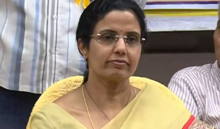 https://10tv.in/andhra-pradesh/nara-bhuvaneshwari-face-to-face-over-ycp-leaders-comments-333719.html