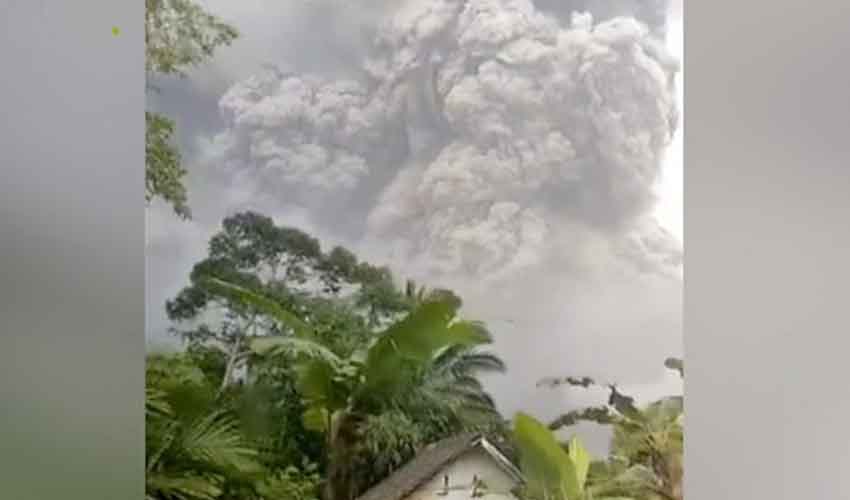 https://10tv.in/international/indonesia-volcano-residents-flee-as-mt-semeru-spews-huge-ash-cloud-323168.html