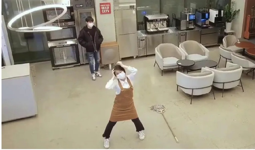 https://10tv.in/international/korean-cafe-girl-dancing-video-gone-viral-340158.html