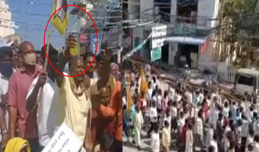 TDP Leaders Protest : కుప్పం పోలీసు‌స్టేషన్ ముందు టీడీపీ నేతల నిరసన