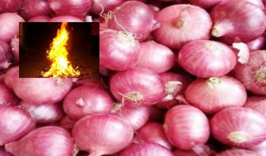 https://10tv.in/andhra-pradesh/a-farmer-sets-fire-to-an-onion-crop-in-the-kurnool-market-327640.html