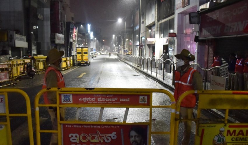 https://10tv.in/national/karnataka-imposes-weekend-curfew-amid-omicron-cases-bans-public-gatherings-346251.html