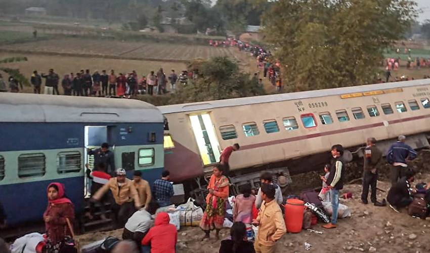 https://10tv.in/national/bikaner-guwahati-express-derailed-death-toll-rises-to-6-railway-min-to-visit-site-today-352067.html
