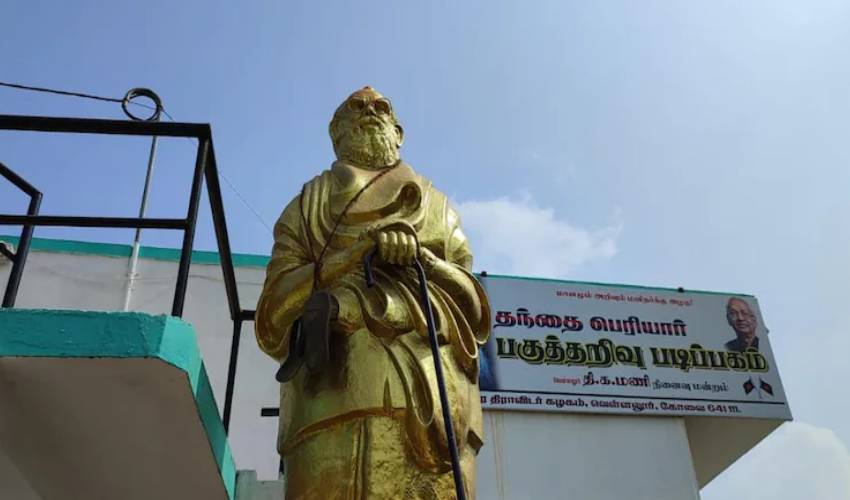 Tamil Nadu : పెరియార్ విగ్రహంపై చెప్పుల దండ