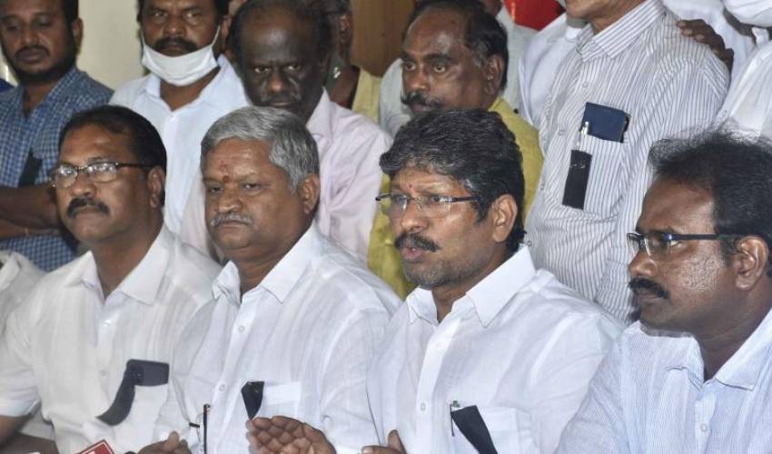 https://10tv.in/andhra-pradesh/employees-will-give-strike-notice-to-cs-today-357740.html