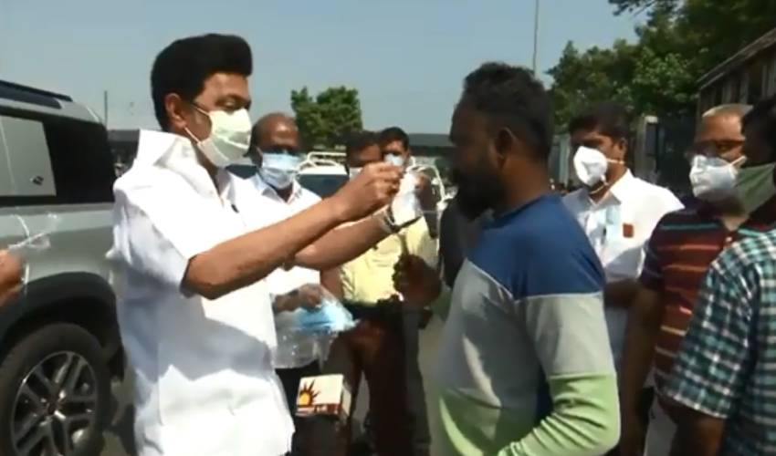 https://10tv.in/national/tamil-nadu-cm-put-mask-to-road-side-person-on-the-way-to-secretariat-345900.html