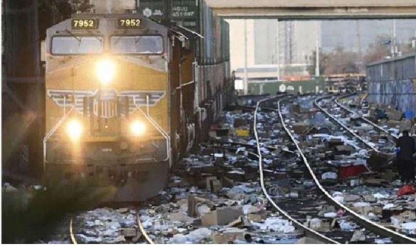 https://10tv.in/crime/thieves-taking-away-thousands-of-parcels-from-up-trains-in-los-angeles-353070.html