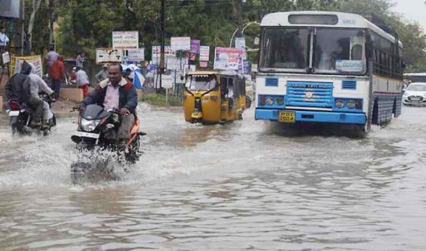 https://10tv.in/telangana/low-lying-areas-flooded-in-warangal-after-heavy-rainfall-in-last-24-hours-350973.html
