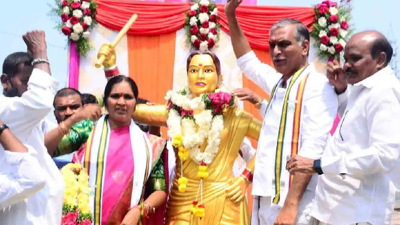 https://10tv.in/telangana/minister-harish-rao-good-news-about-house-constructions-389055.html