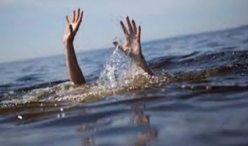 https://10tv.in/crime/ongole-farmer-jumps-into-canal-commits-suicide-due-to-over-debt-381325.html
