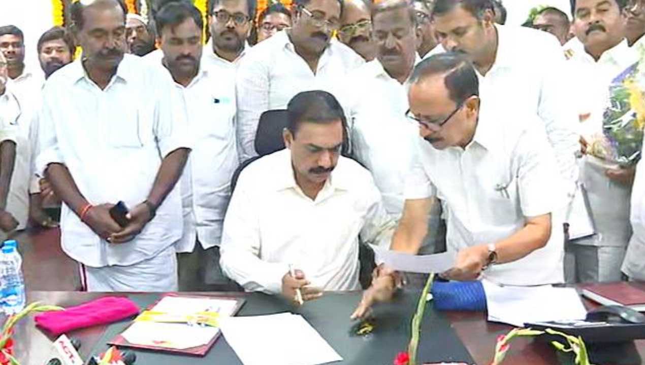 https://10tv.in/andhra-pradesh/kakani-govardhan-reddy-has-taken-over-as-the-minister-of-agriculture-412363.html