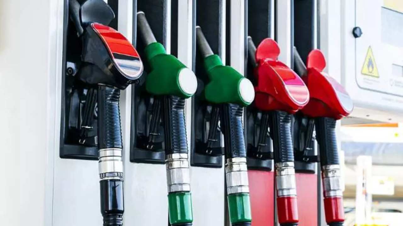 https://10tv.in/national/petrol-and-diesel-prices-today-in-hyderabad-delhi-chennai-mumbai-surges-401844.html