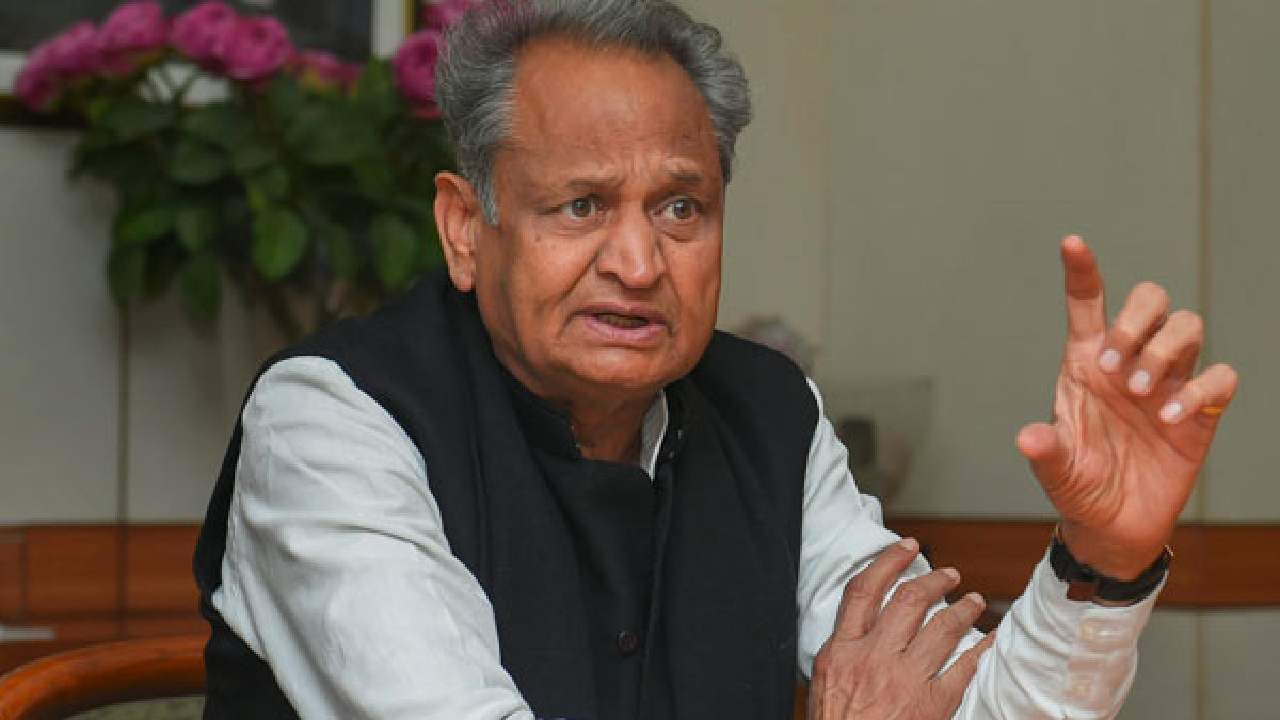 https://10tv.in/latest/ashok-gehlotmy-resignation-letter-is-permanently-with-sonia-gandhi-414025.html