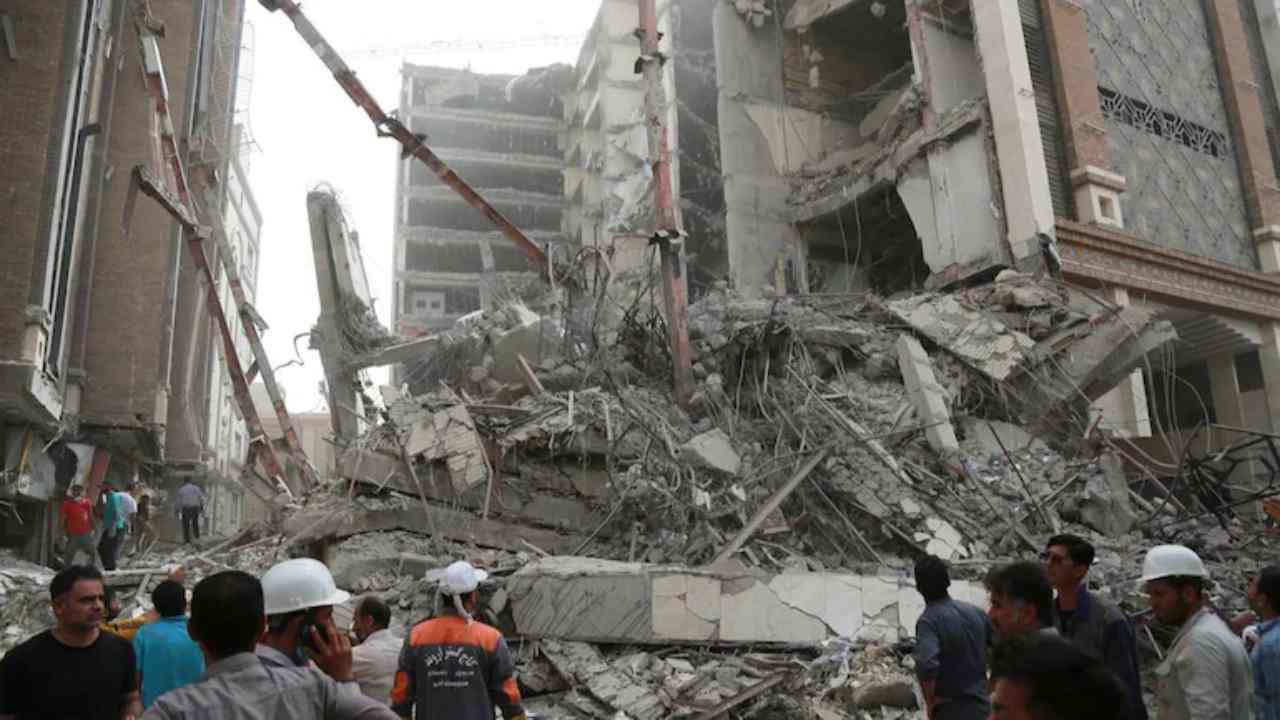 https://10tv.in/international/5-dead-scores-trapped-after-10-storey-building-collapses-in-iran-431892.html