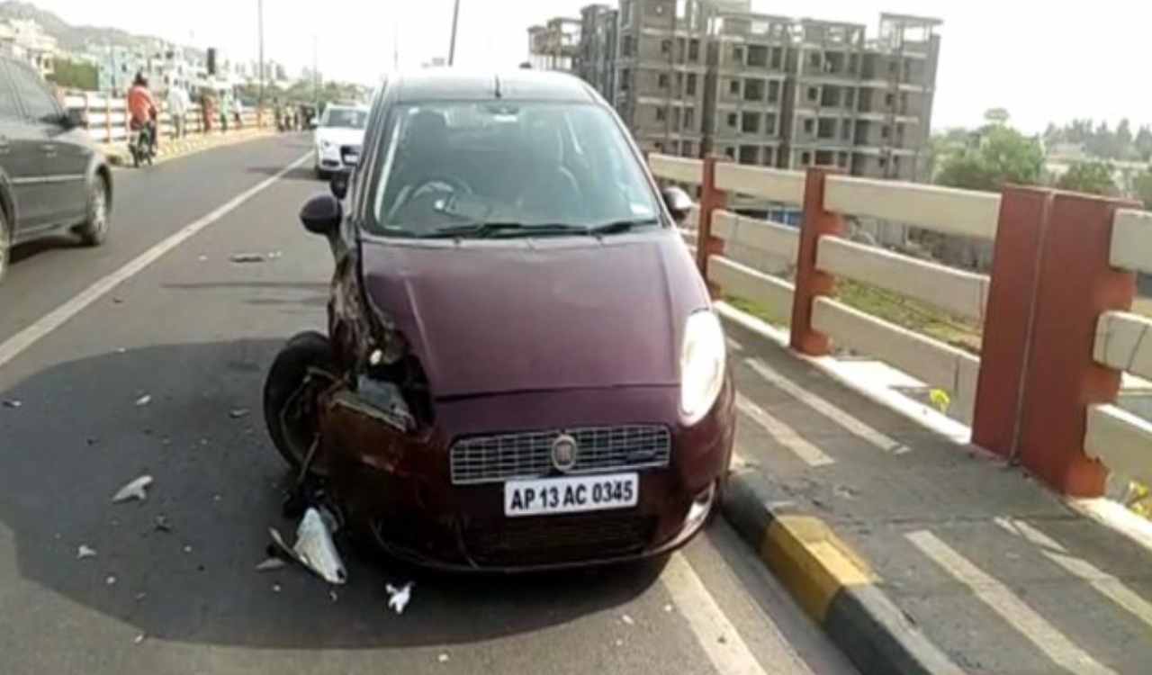 Road accident: తెలుగు రాష్ట్రాల్లో వేరువేరు ప్రాంతాల్లో రోడ్డు ప్రమాదాలు.. 10మంది మృతి..