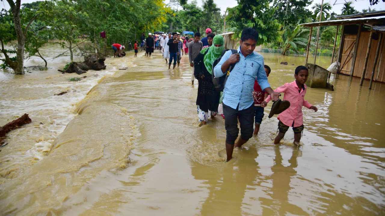 https://10tv.in/latest/assam-floods-eight-killed-over-four-lakh-affected-428901.html
