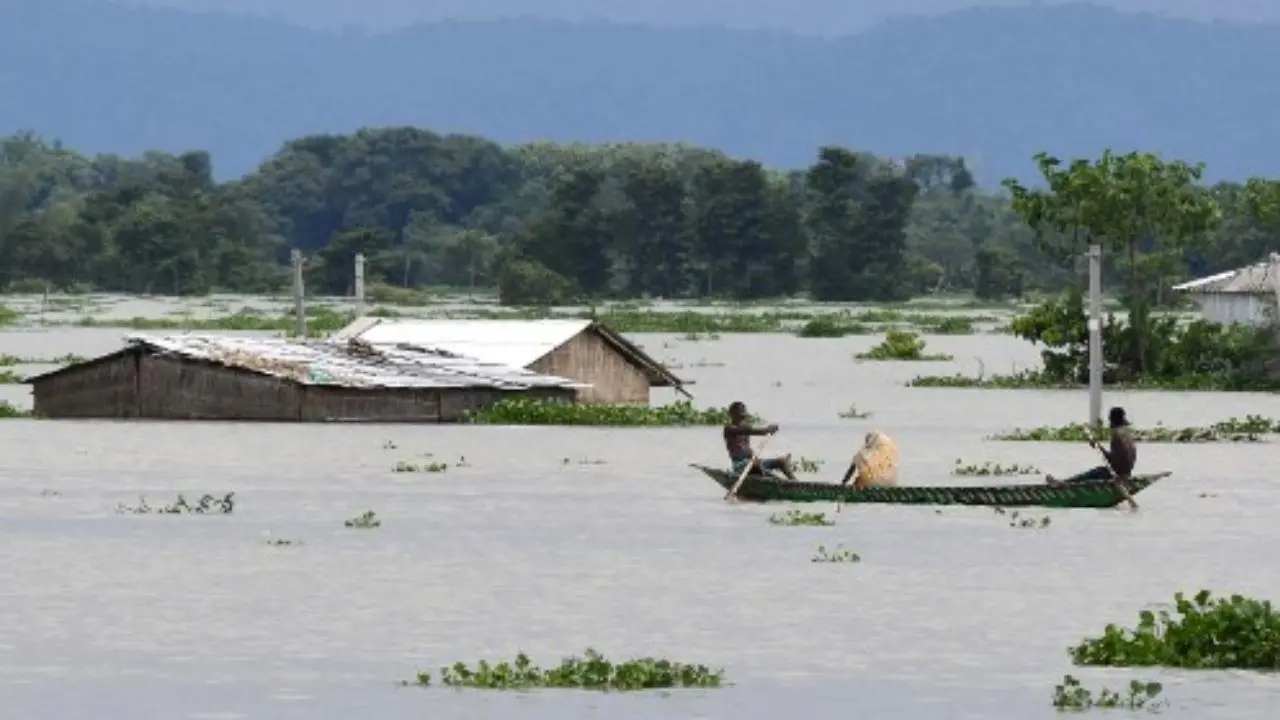 https://10tv.in/latest/assam-floods-3-dead-nearly-25000-people-in-94-villages-affected-426983.html