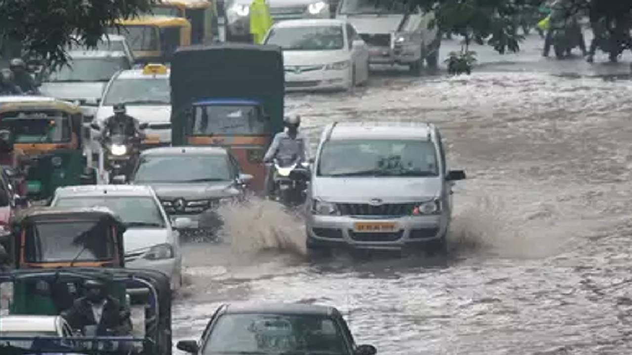Bangalore Rains: బెంగళూరును ముంచెత్తిన వాన.. ఇద్దరు మృతి