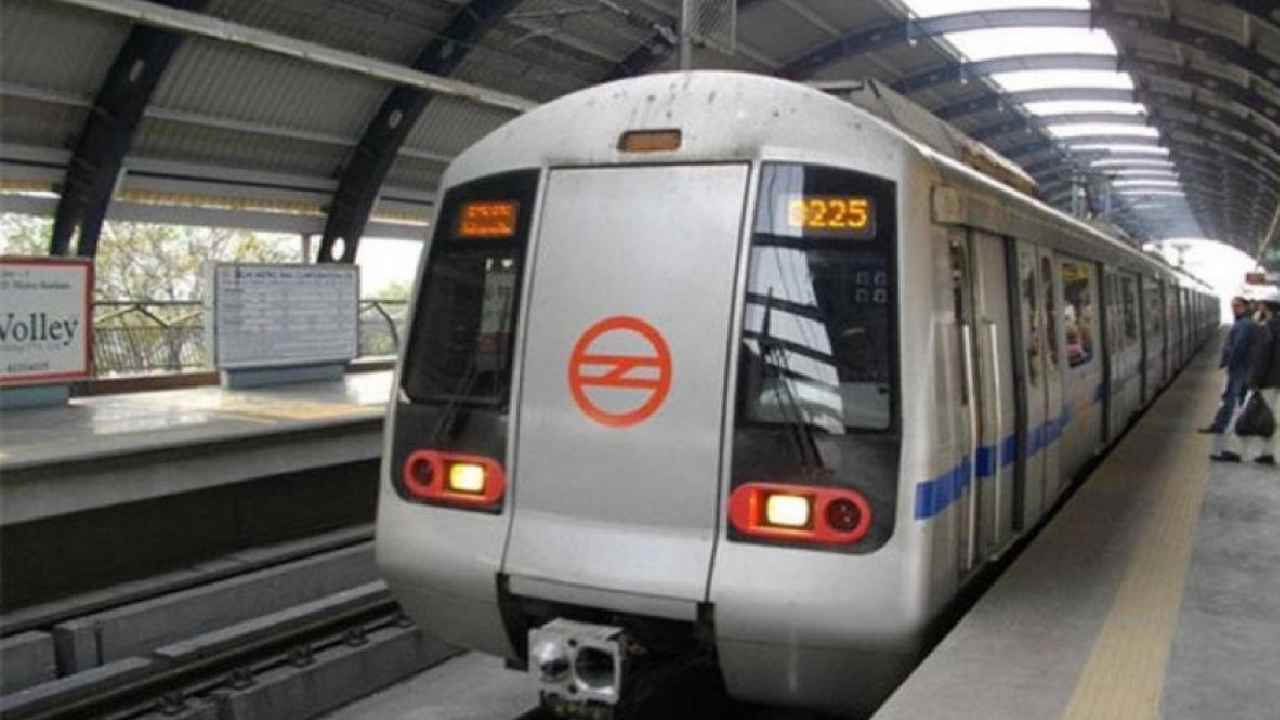 Delhi Metro: కేబుల్ ఎత్తుకెళ్లిన దొంగలు.. నెమ్మదిగా నడుస్తున్న మెట్రో రైళ్లు