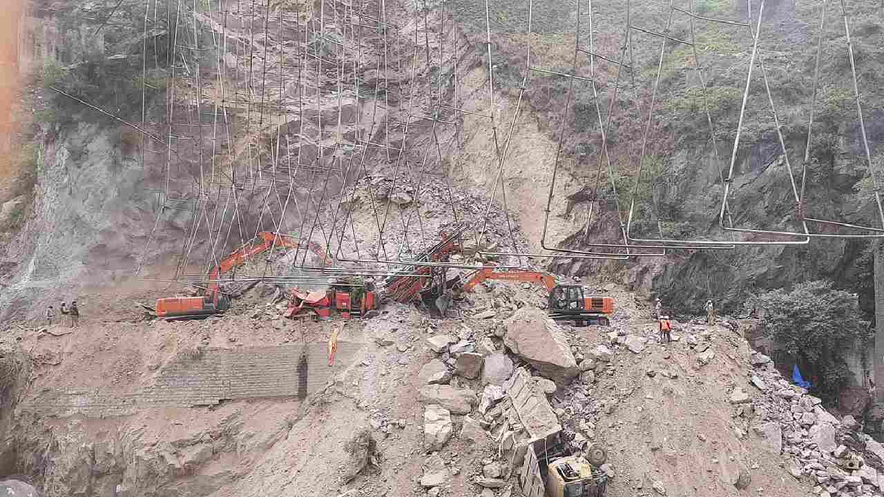J&K tunnel collapse: జమ్మూలో కూలిన టన్నెల్.. పది మంది మృతదేహాల స్వాధీనం