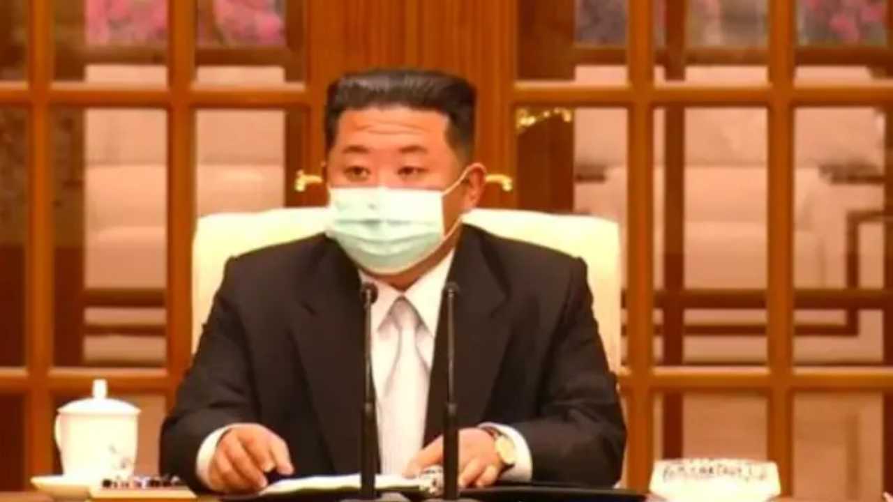 Kim Jong-un: మారని కిమ్.. నో వ్యాక్సిన్ అట.. అణుబాంబు వేస్తే కరోనా పోతుందా ఏంది..