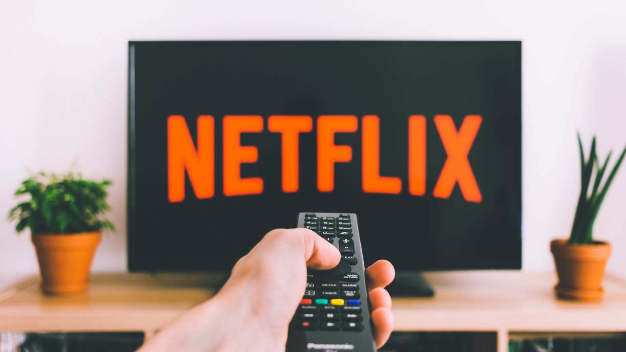 https://10tv.in/national/netflix-surprises-the-staff-lays-off-150-employees-428730.html