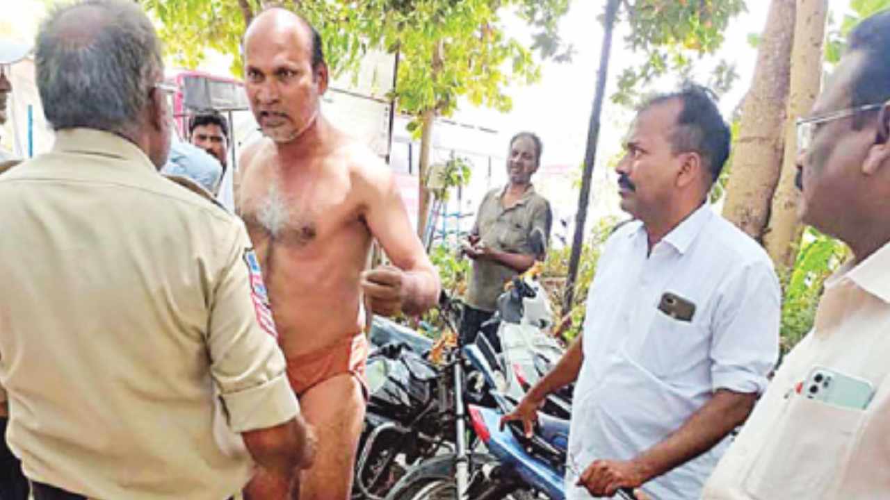 https://10tv.in/telangana/rtc-driver-undressing-and-protesting-in-nizamabad-distict-dm-office-422927.html