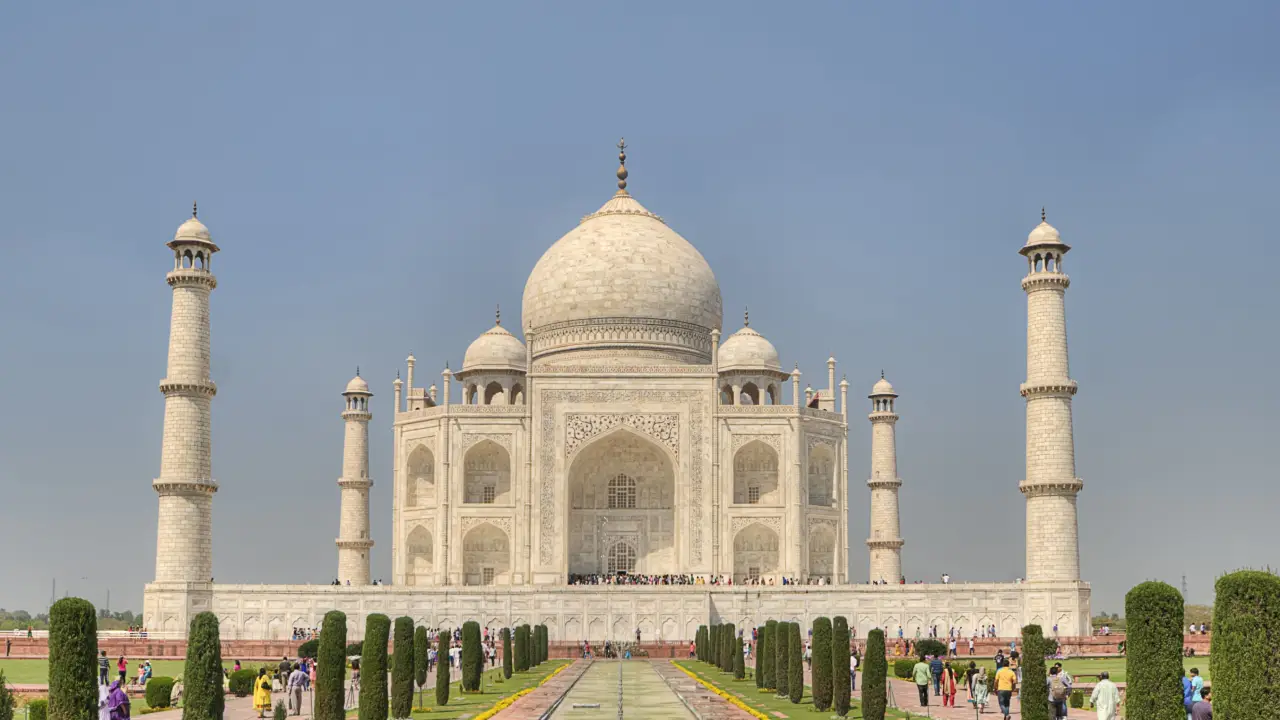 Taj Mahal :  తాజ్‌ మహల్‌ లోని ఆ 22 గదులు తెరవాలని పిల్‌.. పిటిషనర్‌కు షాకిచ్చిన కోర్టు