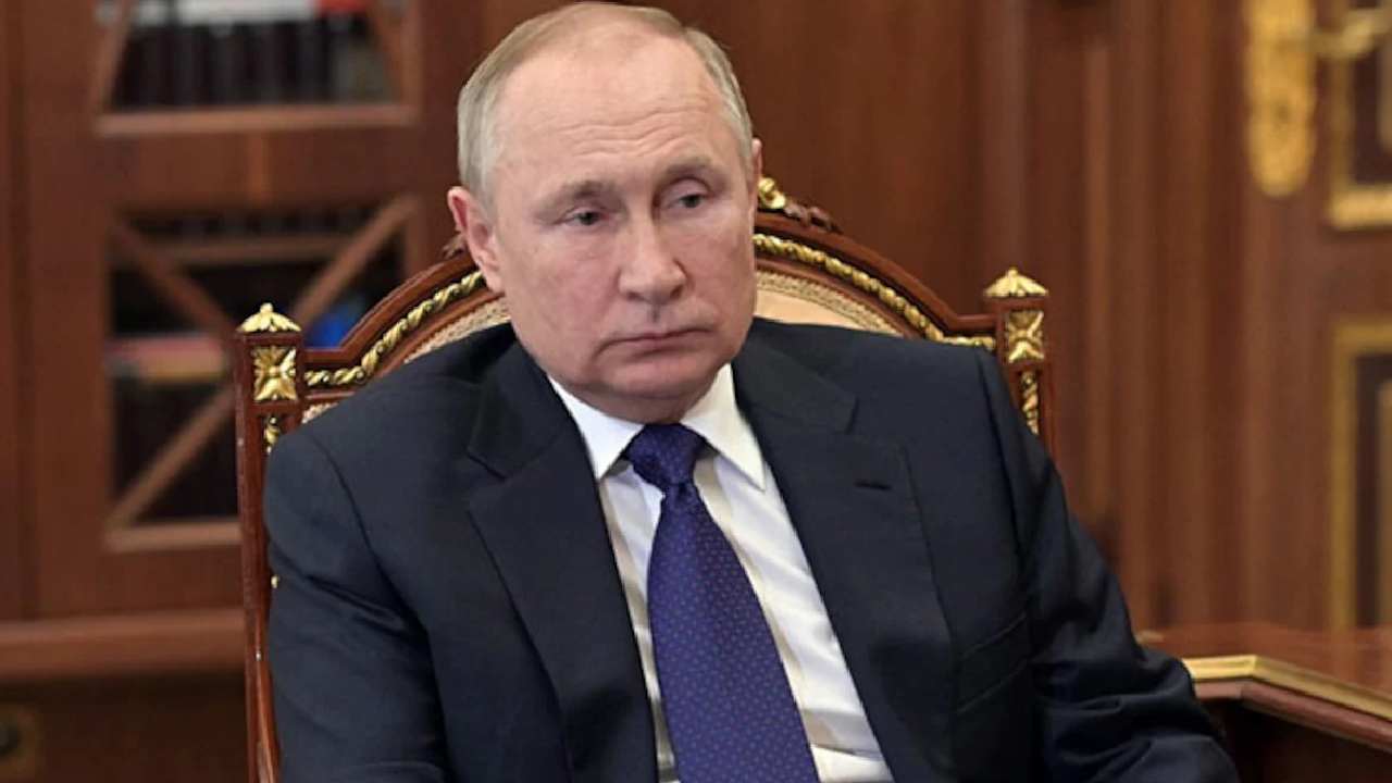 https://10tv.in/latest/vladimir-putin-very-ill-with-blood-cancer-russian-oligarchs-secret-recording-426981.html
