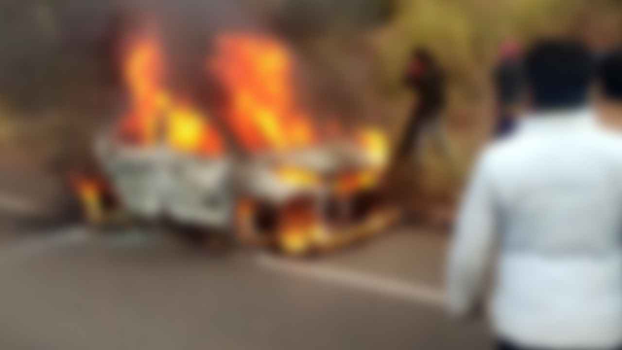 https://10tv.in/andhra-pradesh/deadly-road-accident-in-prakasam-district-three-burnt-alive-in-car-428382.html