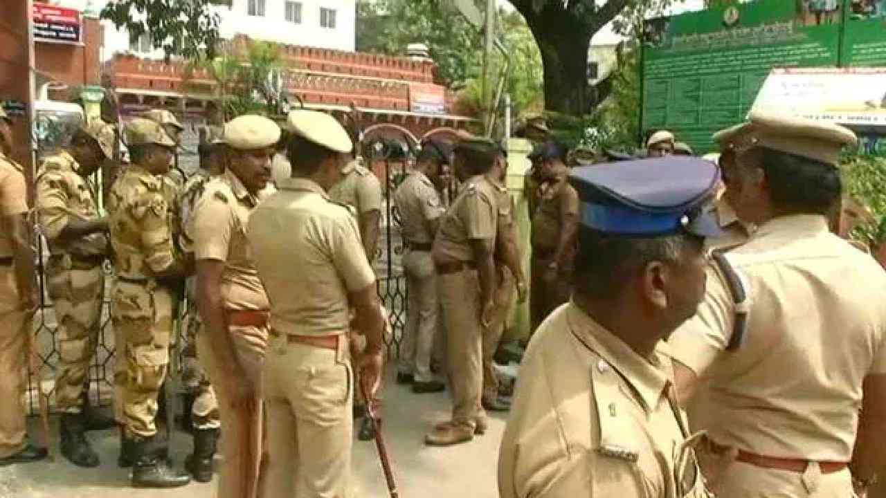 https://10tv.in/crime/family-of-four-found-dead-in-chennai-home-police-suspect-suicide-434933.html