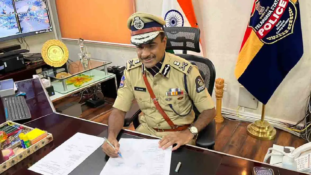 https://10tv.in/crime/hyderabad-police-commissioner-cv-anand-imposed-new-rules-for-pubs-and-bars-425972.html