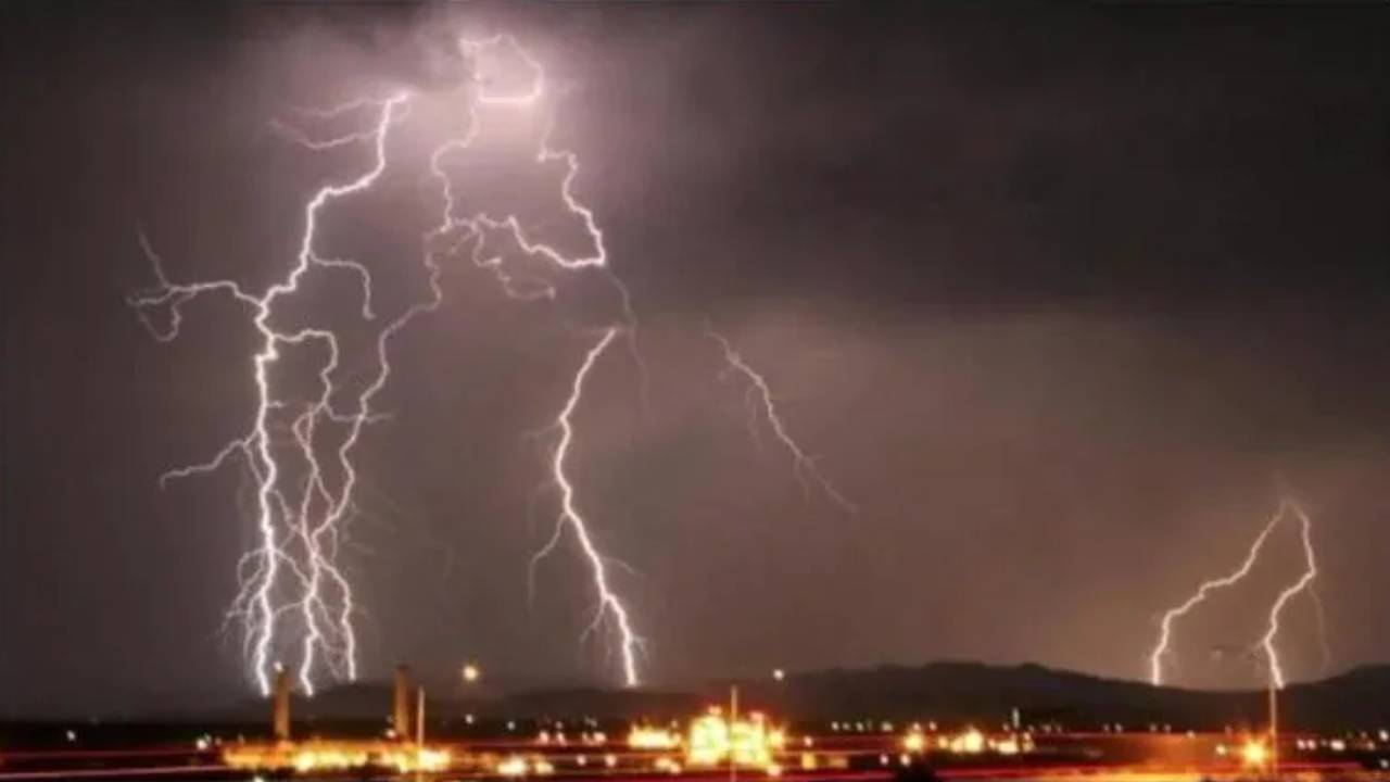https://10tv.in/national/bihar-lightning-strikes-and-thunderstorms-kill-16-in-last-24-hours-451772.html