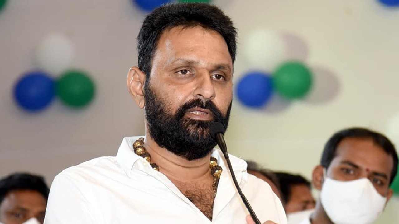 https://10tv.in/latest/kodali-nani-comments-on-tdp-that-ntr-is-not-property-of-tdp-451193.html