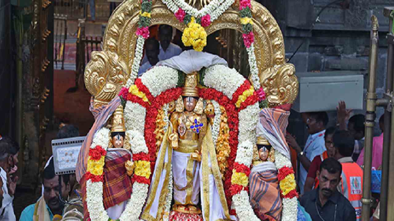 https://10tv.in/spiritual/malayappa-back-in-his-golden-armour-to-bless-devotees-in-tirumala-444768.html